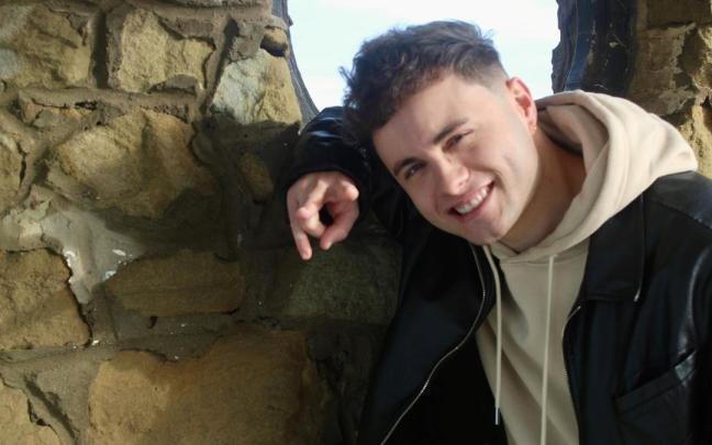 Julen Garcia, camino al faro de Zumaia.