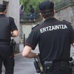 Agentes de la Ertzaintza.