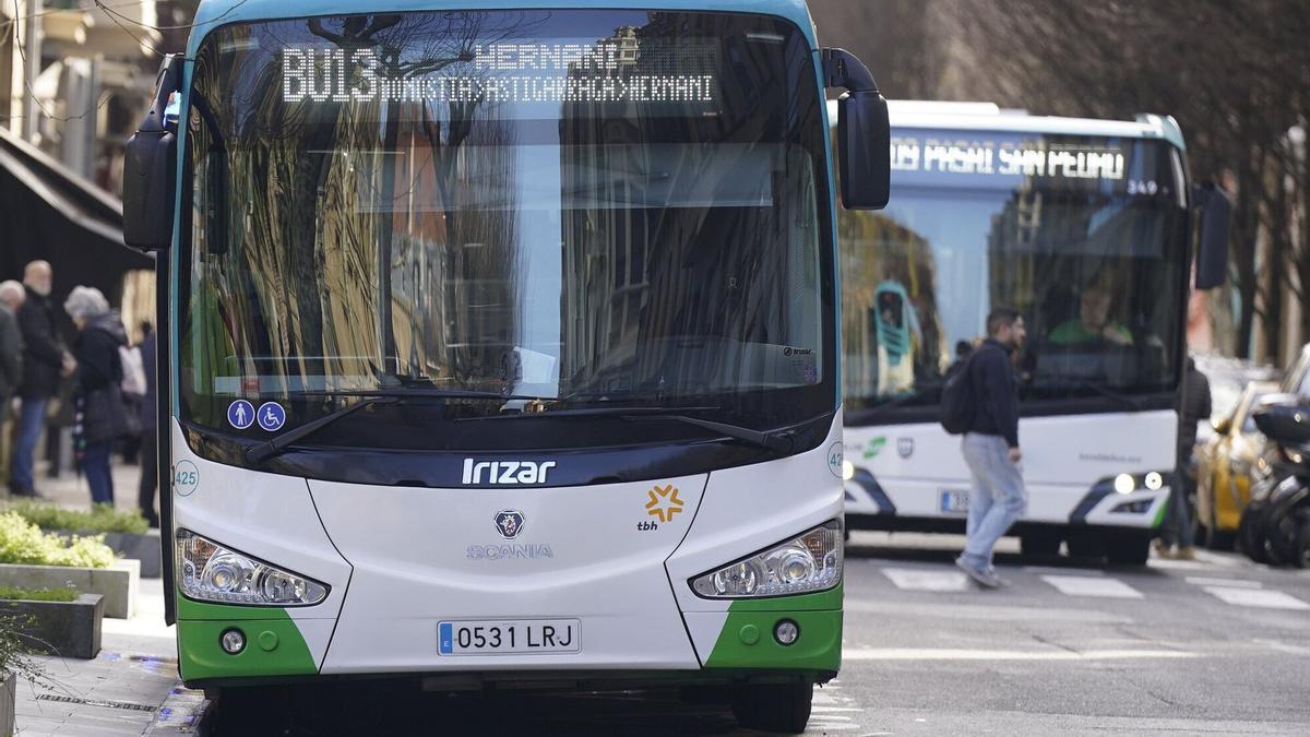 Autobús de la línea BU13 en Donostia.