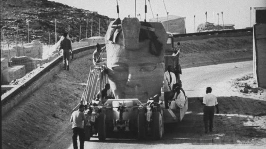 Traslado de uno de los rostros de Ramsés II.