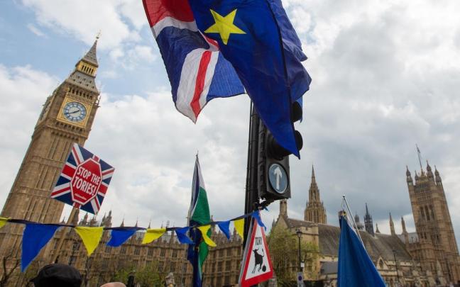 Imagen de archivo de una manifestación anti-Brexit frente al Parlamento británico. Imagen de archivo de una manifestación anti-Brexit frente al Parlamento británico.