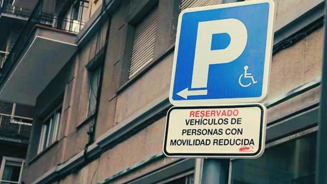 Señal de aparcamiento reservado a personas con movilidad reducida