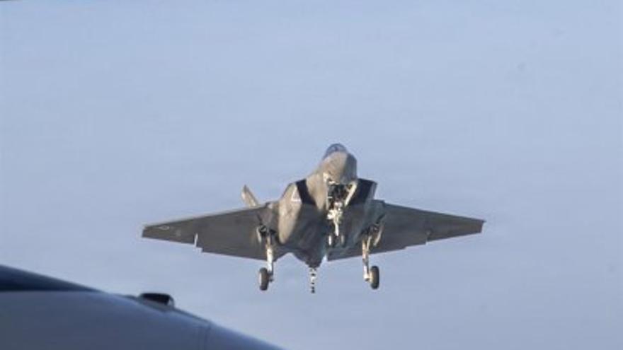 Un caza estadounidense