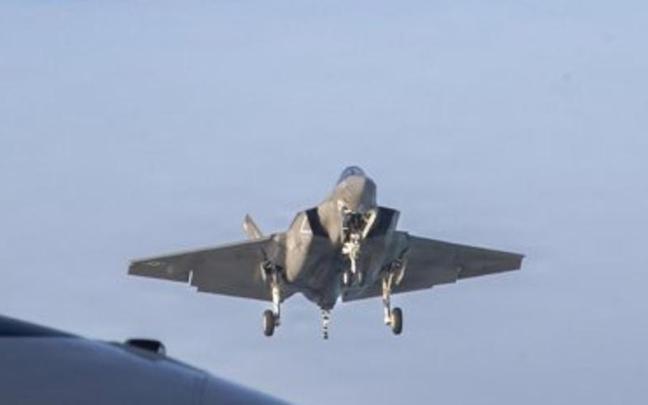 Un caza estadounidense