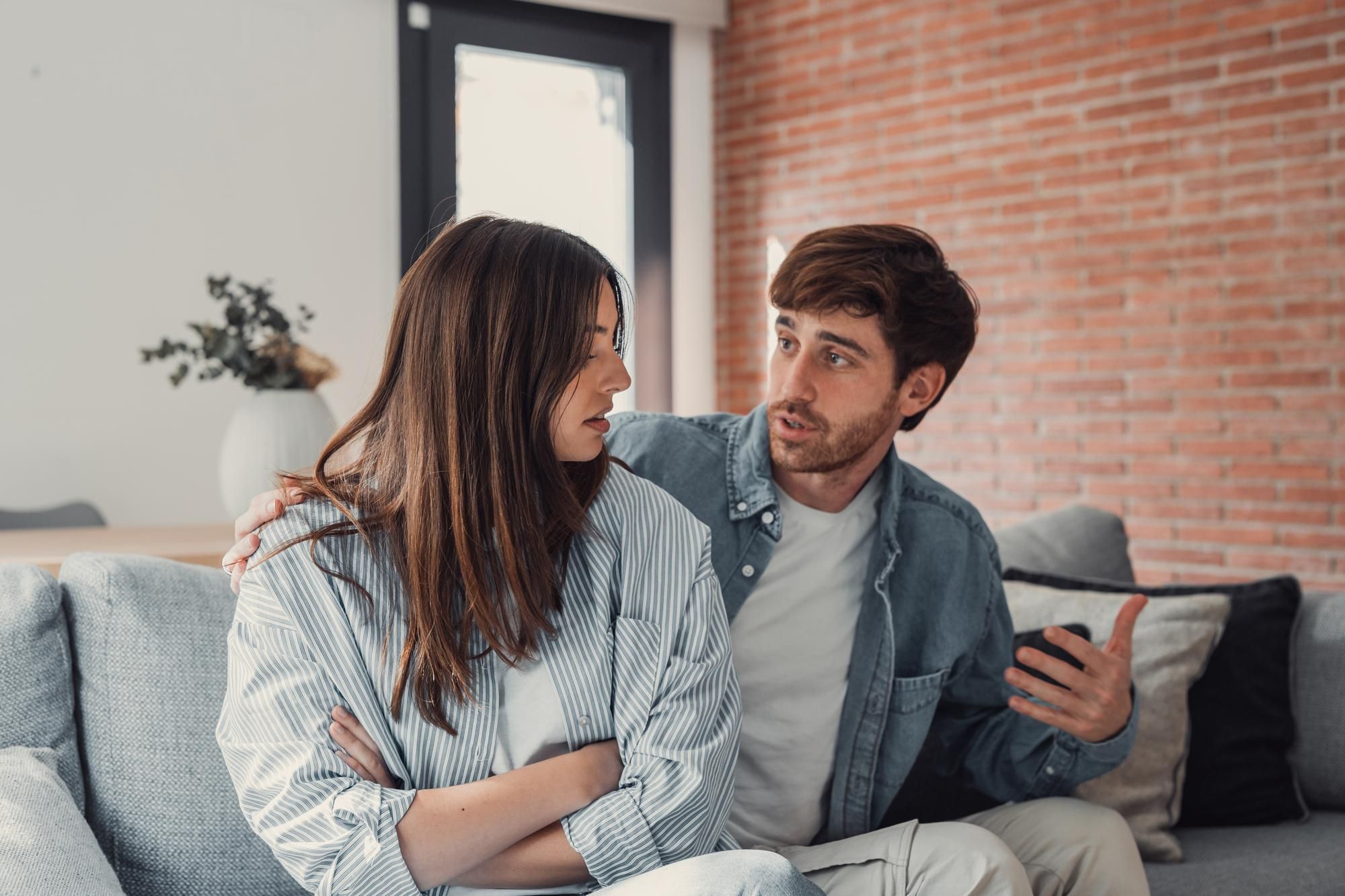 La infidelidad financiera pasa factura a nivel emocional.