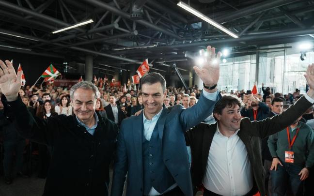 Zapatero, Sánchez y el candidato a lehendakari Eneko Andueza.
