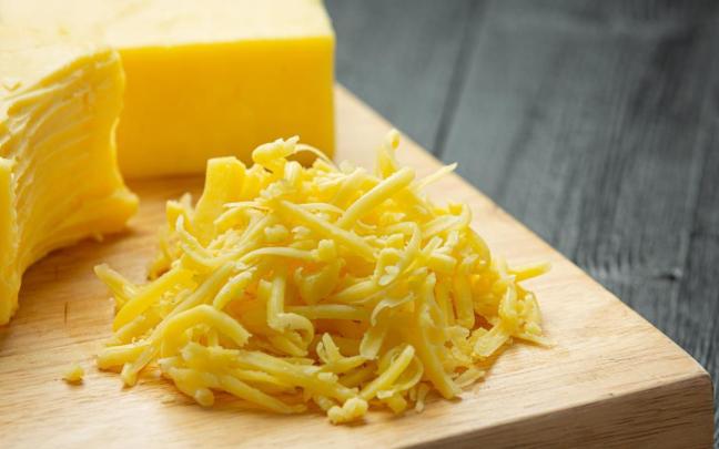 Imagen de archivo de queso rallado.