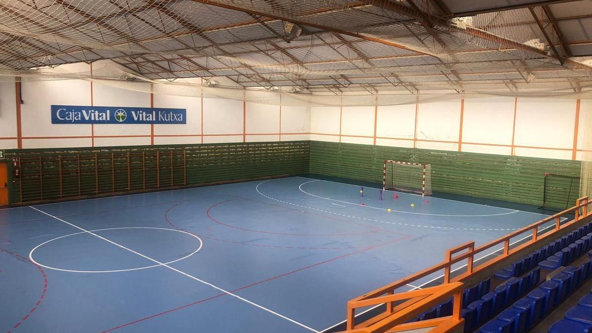 Cancha del polideportivo municipal de Laudio