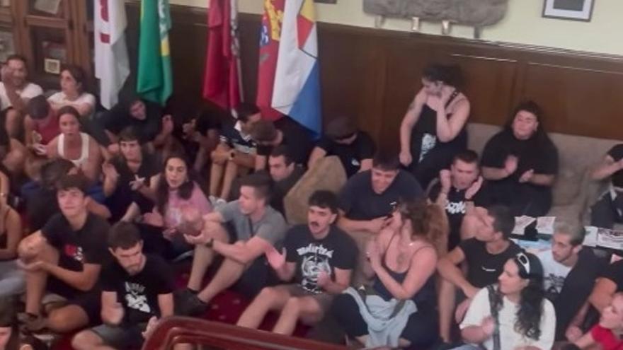 Ayer se atrincheraron en el ayuntamiento para lograr una respuesta