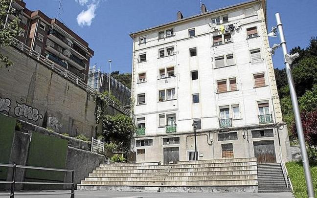 Un edificio de Trintxerpe. | FOTO: GORKA ESTRADA