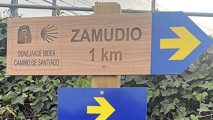 Nuevos paneles informativos sobre el Camino de Santiago. | FOTO: Z. U.