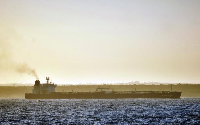 El petrolero ruso Anatoli Kolodkin en el puerto de Matanzas, al oeste de Cuba.