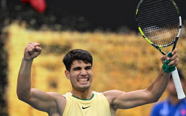 Carlos Alcaraz celebrando la victoria