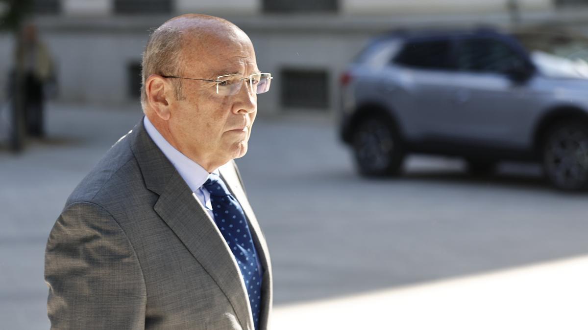 El coronel jubilado de la Guardia Civil Diego Pérez de los Cobos acude a la Audiencia Nacional.