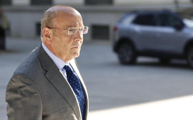El coronel jubilado de la Guardia Civil Diego Pérez de los Cobos acude a la Audiencia Nacional.