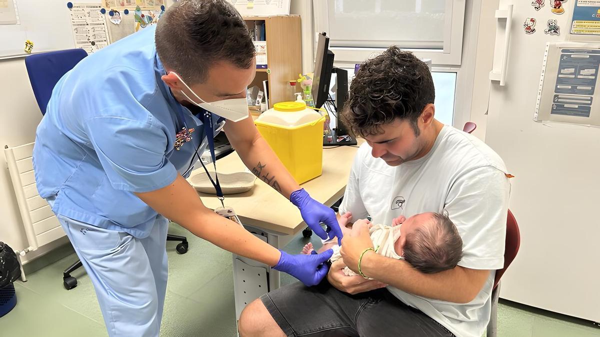 Osakidetza realiza una vacunación del VRS en el Centro de Salud de Sopela.