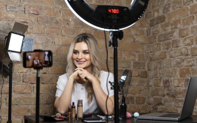 Los 'influencers' franceses deberán indicar en sus vídeos y fotos si usan filtros de embellecimiento.