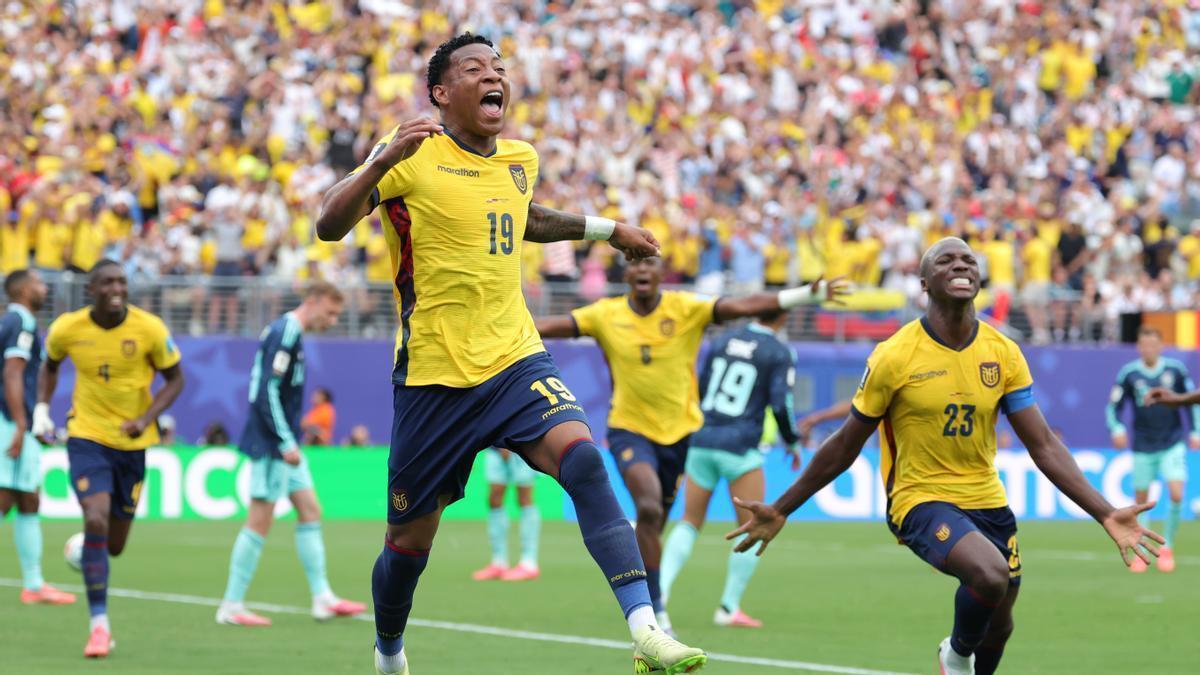 Gonzalo Plata celebra el gol de la victoria ante Alemania, que dio el pase a las eliminatorias a Ecuador.