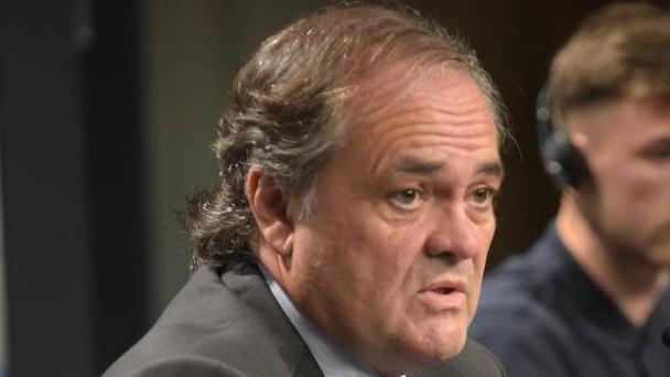 Jokin Aperribay responde a los medios. / PEDRO MARTÍNEZ