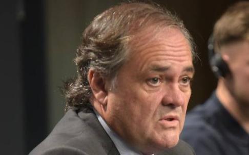 Jokin Aperribay responde a los medios. / PEDRO MARTÍNEZ