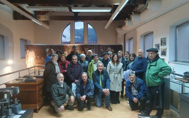 Foto de familia de un grupo de voluntarios del Museo Minero de Abanto-Zierbena / Museo minero Foto de familia de un grupo de voluntarios del Museo Minero de Abanto-Zierbena
