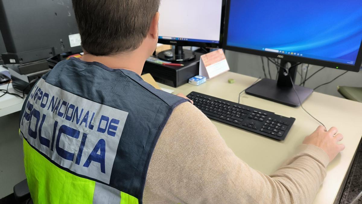 Un agente de la Policía