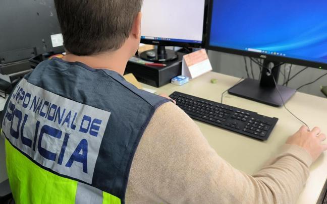 Un agente de la Policía