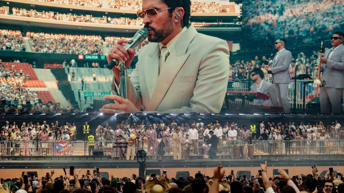 El Metropolitano se llena de fans de Bad Bunny en su primer concierto en Madrid