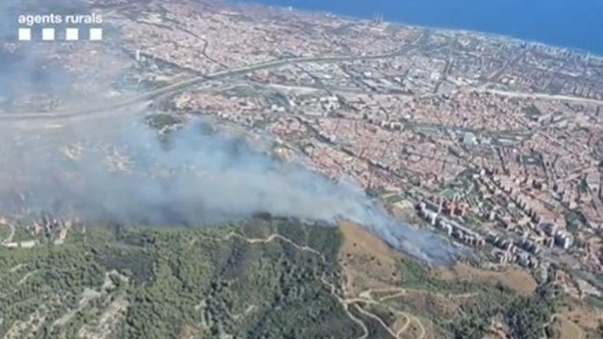 Imagen del incendio en Collserola.