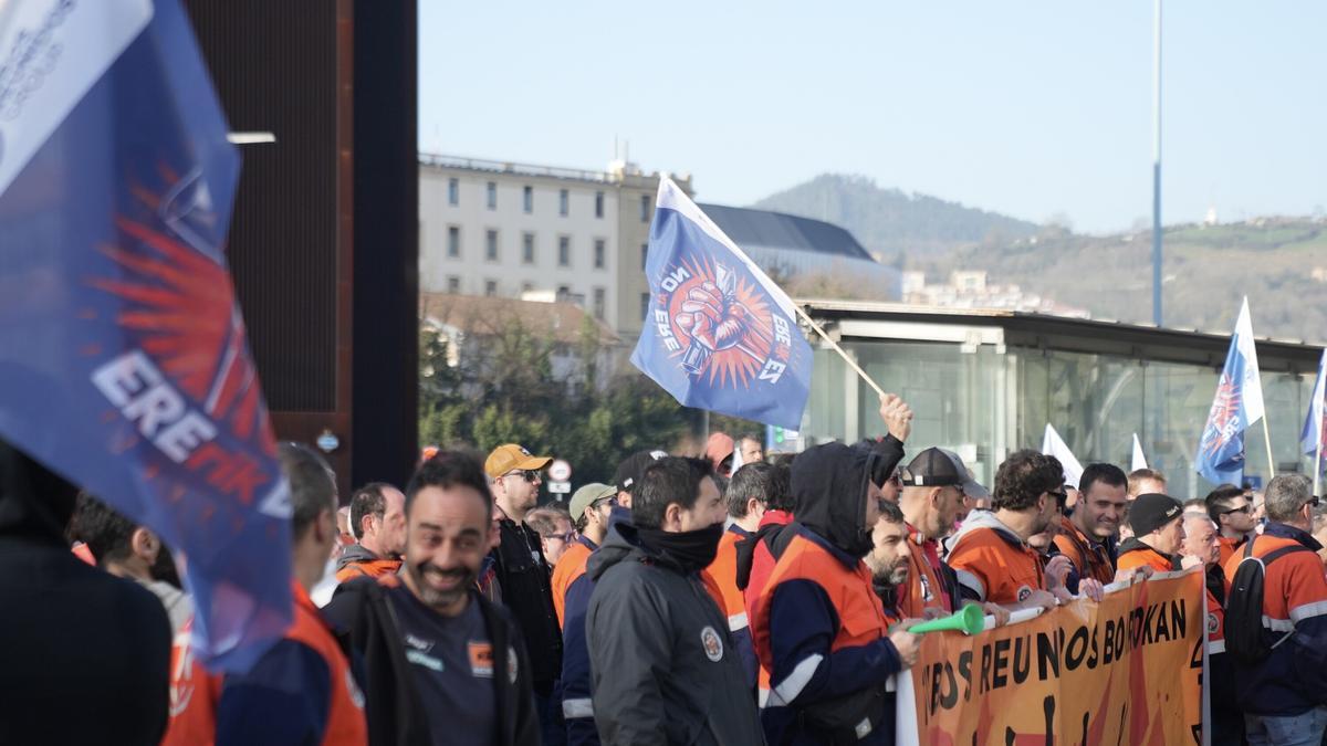 Trabajadores de Tubos Reunidos se manifiestan en Bilbao