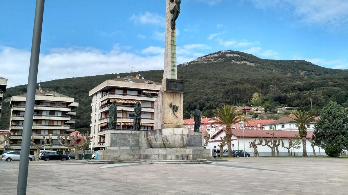 Monumento a Carrero Blanco en Santoña.