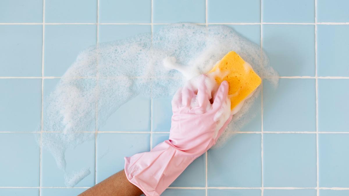 La limpieza del baño es imprescindible para evitar la cal