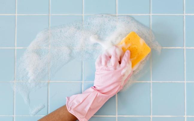 La limpieza del baño es imprescindible para evitar la cal