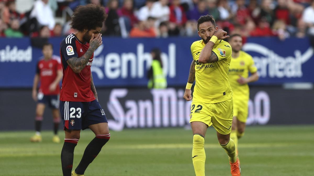 Morales celebra uno de sus dos goles ante la presencia de Aridane.