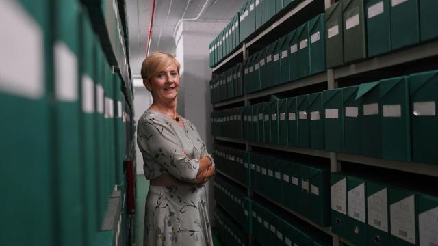 Arantxa Tapia, en las instalaciones del archivo de Sabino Arana Fundazioa.