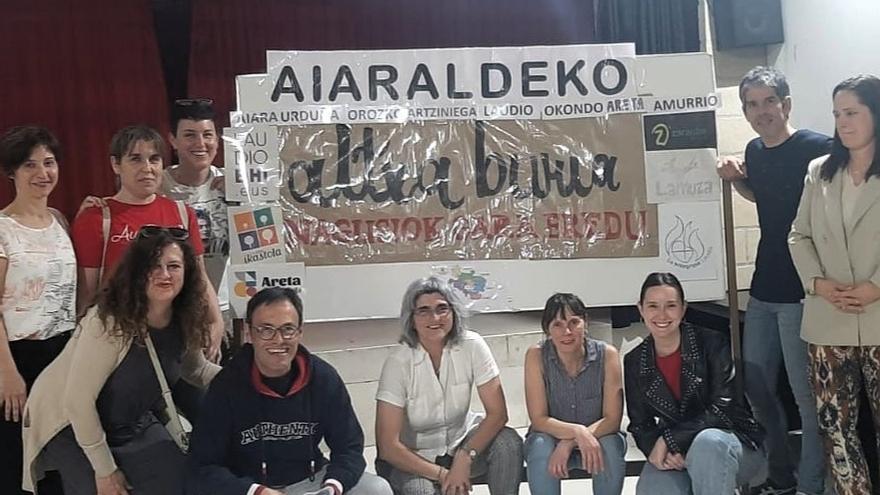 Representantes de cada centro en el encuentro en Amurrio.
