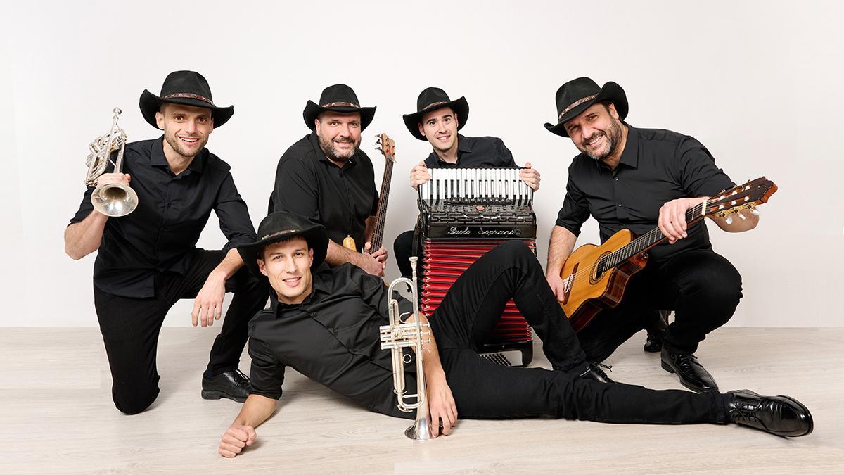 La banda Puro Relajo llega a Baluarte.