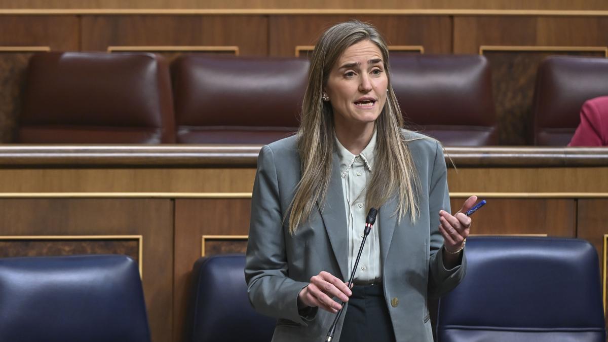 La vicepresidenta tercera del Gobierno español, Sara Aagesen, interviene durante el pleno celebrado en el Congreso.