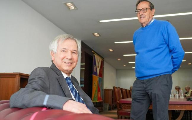 Juan Manuel Sinde y Santos Gil en la Cámara de Comercio. Juan Manuel Sinde y Santos Gil en la Cámara de Comercio.