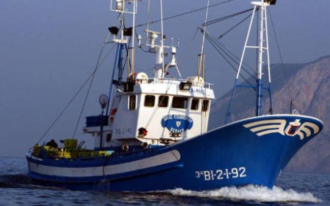 Barco de la flota vasca.