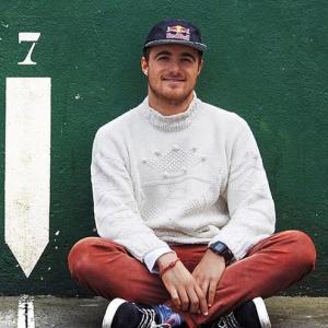 El surfista Natxo González | Imagen: Jon Aspuru - Deia