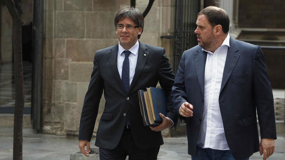 El dirigente de ERC Oriol Junqueras, junto con Carles Puigdemont, en Catalunya, en una imagen de archivo.