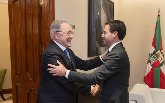 Imanol Pradales recibe a José Antonio Jainaga.