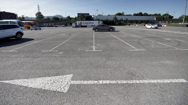 Suelo del parking de Ficoba donde están previstos proyectos de nuevas instalaciones deportivas