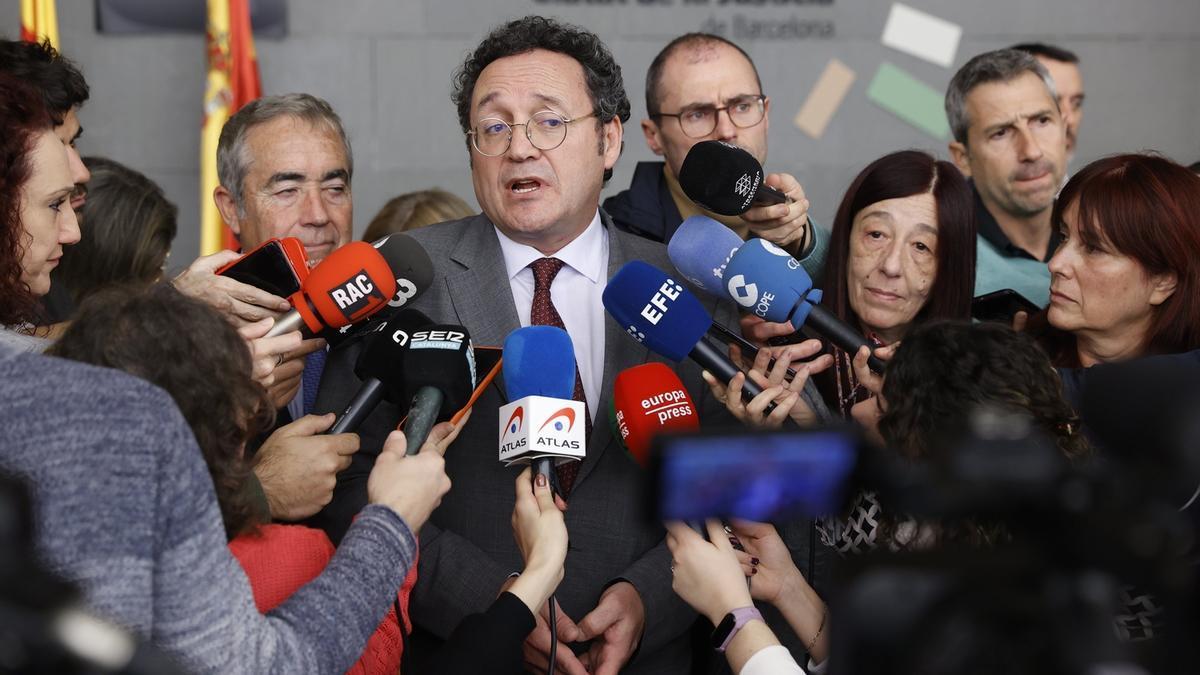 El fiscal general del Estado, Álvaro García Ortiz, atendiendo ayer a los medios de comunicación.