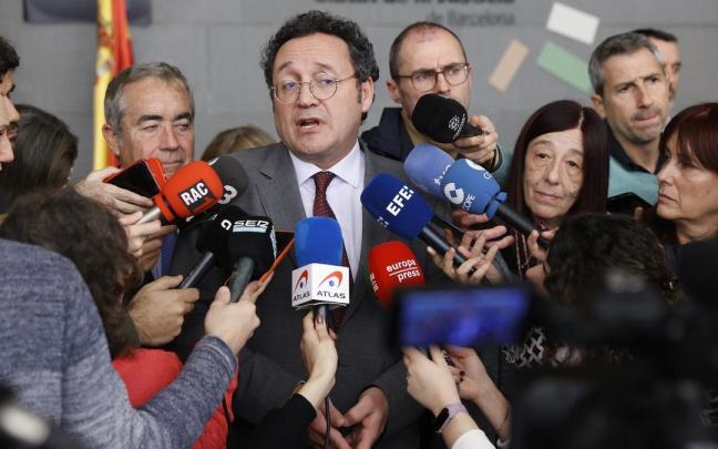 El fiscal general del Estado, Álvaro García Ortiz, atendiendo ayer a los medios de comunicación. / EFE El fiscal general del Estado, Álvaro García Ortiz, atendiendo ayer a los medios de comunicación.