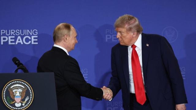 Putin y Trump durante el encuentro que mantuvieron en Alaska el pasado agosto.