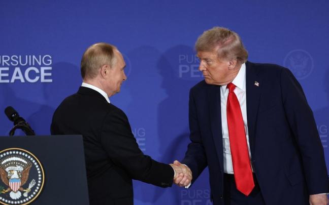 Putin y Trump durante el encuentro que mantuvieron en Alaska el pasado agosto.
