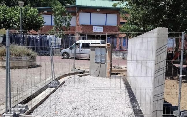 El punto para limpiar bicicletas que se está habilitando junto al polideportivo de Musakola.