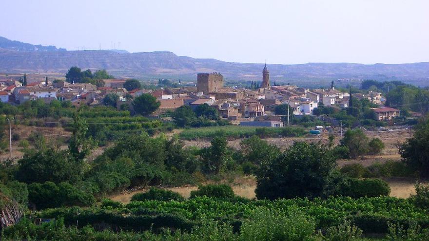 Vista de Bulbuente con el castillo de los Abades y al torre de Santa María